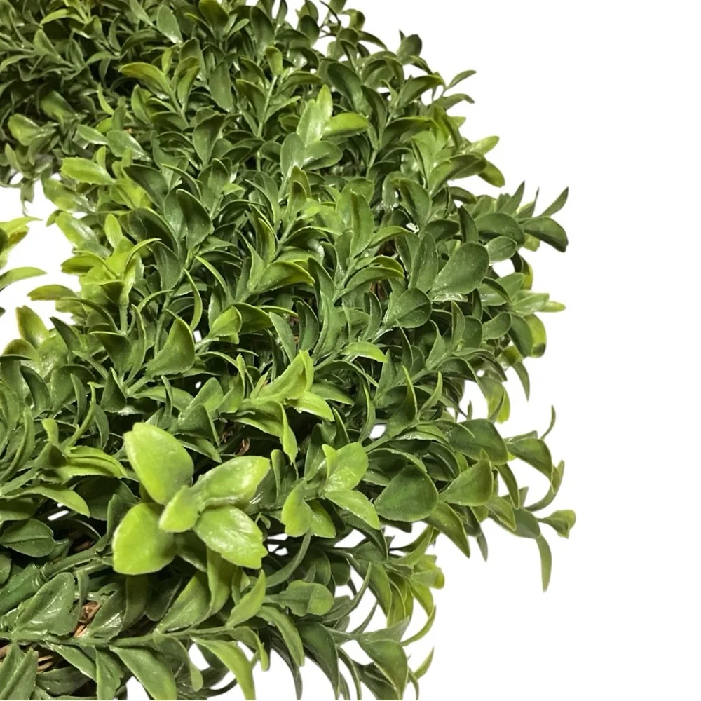 Green Boxwood Holiday Wreath